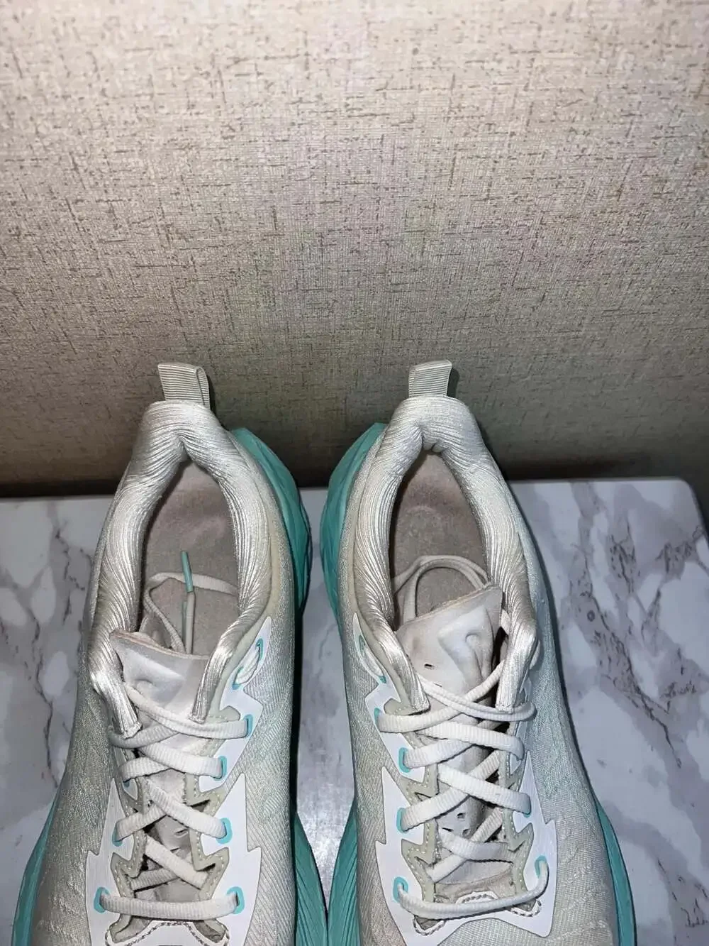 ASICS Novablast 4 Running Shoes White Illuminate Mint
